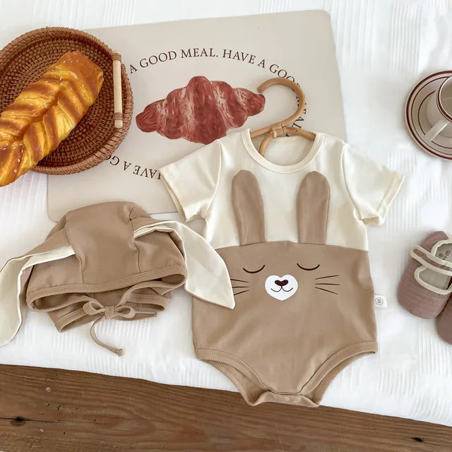 Bekväm bomulls-babysuit med mössa