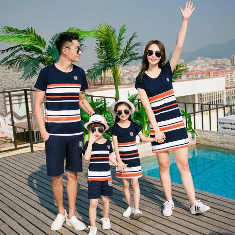 Randigt familjeset – matchande outfits för hela familjen