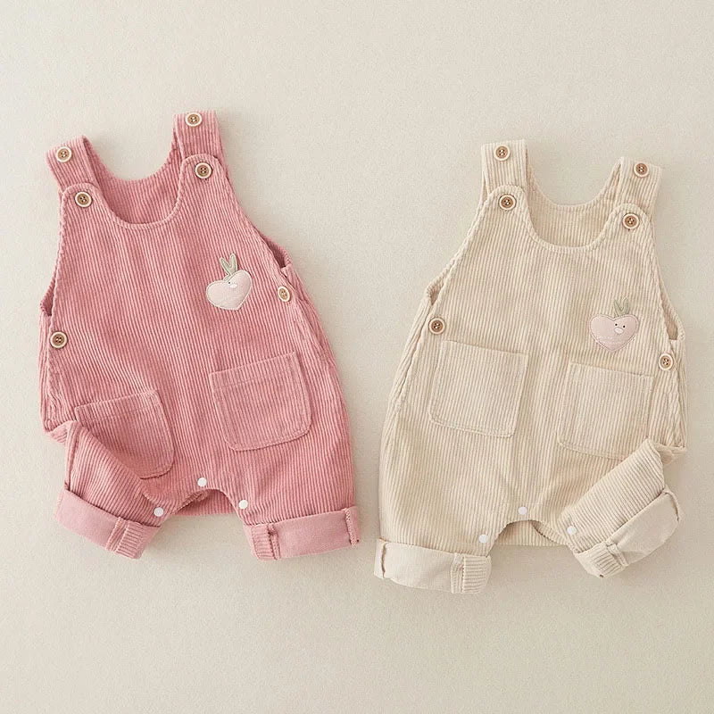 Ribbad trädgårdsdräkt för barn – enkel och bekväm vardagsoutfit