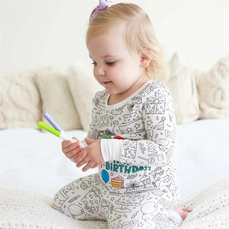 Barnpyjamas med färgläggning – kreativt pyjamas-set
