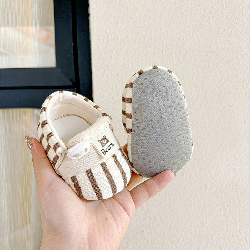 Babytofflor för vår och inomhusbruk – Säkra och bekväma för de första stegen