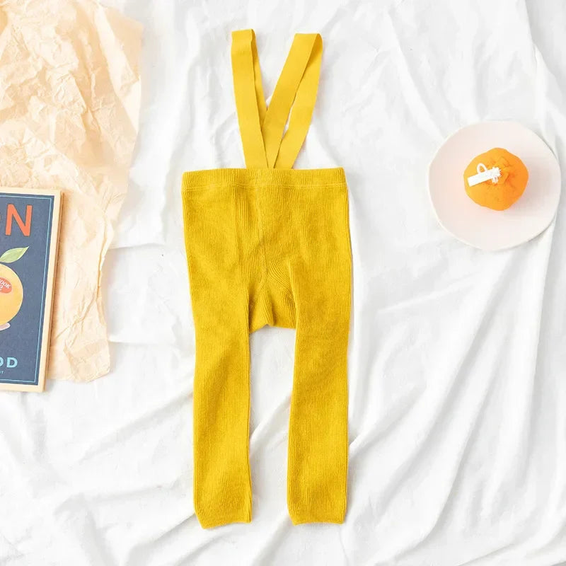 Mjuka barnleggings med hängslen – Sköna och praktiska