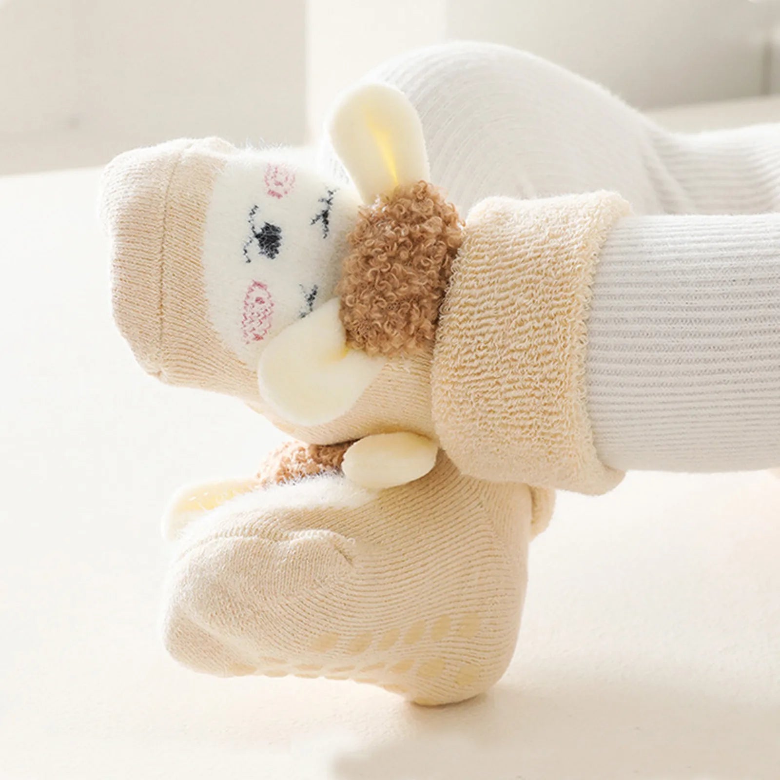 Halkfria och varma babysockor – Bekväma och säkra för små fötter