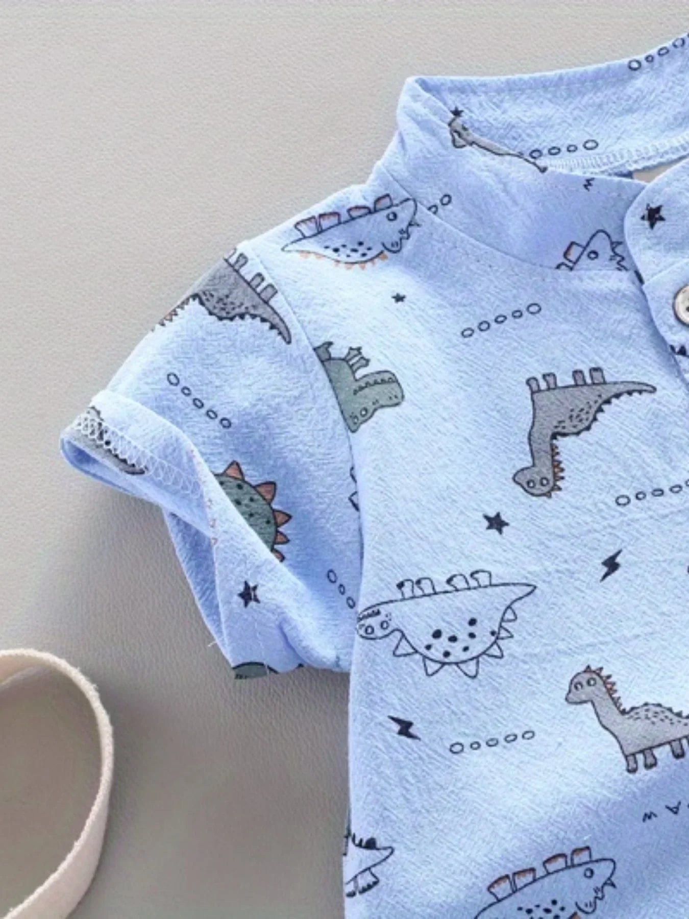Sommarset för pojkar med dinosaurier – bekväm outfit för utomhuslek