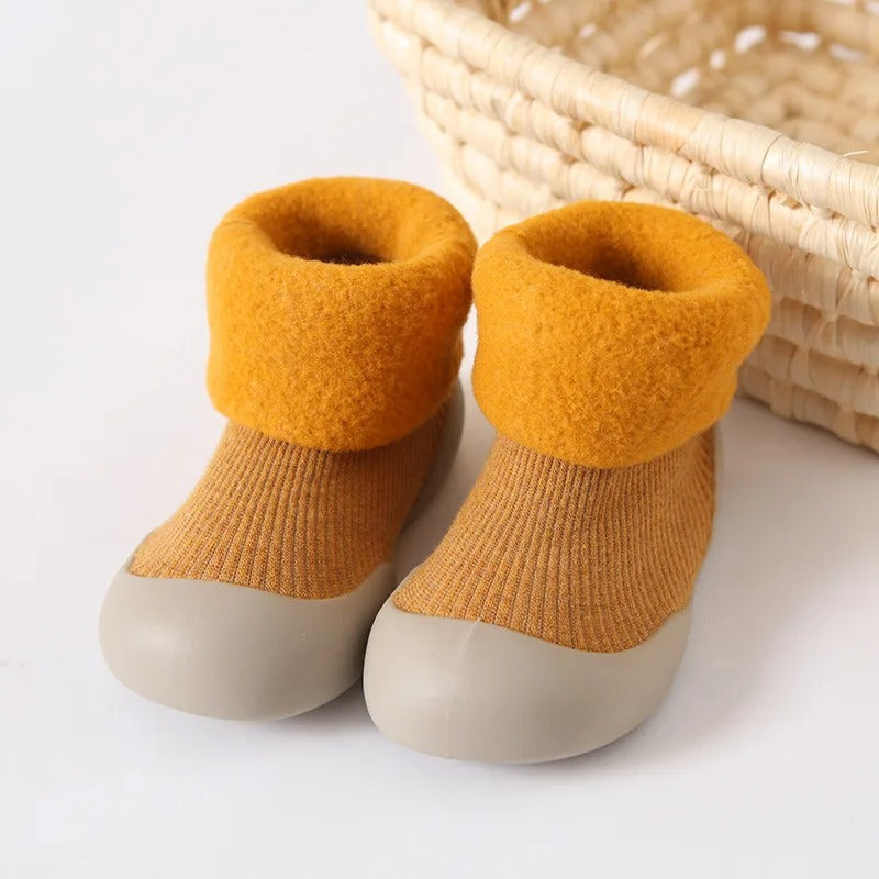 Halkfria och varma babysockor – Bekväma och säkra för små fötter
