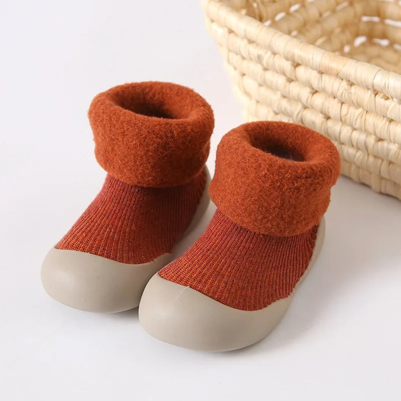 Halkfria och varma babysockor – Bekväma och säkra för små fötter